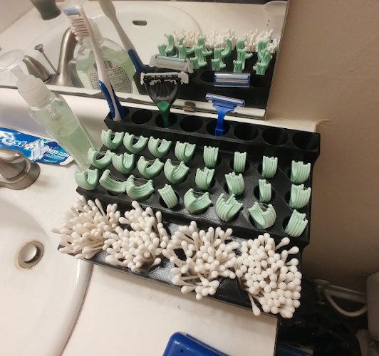 Organizador de baño grande para tapones para los oídos, hilo dental y cepillos de dientes.
