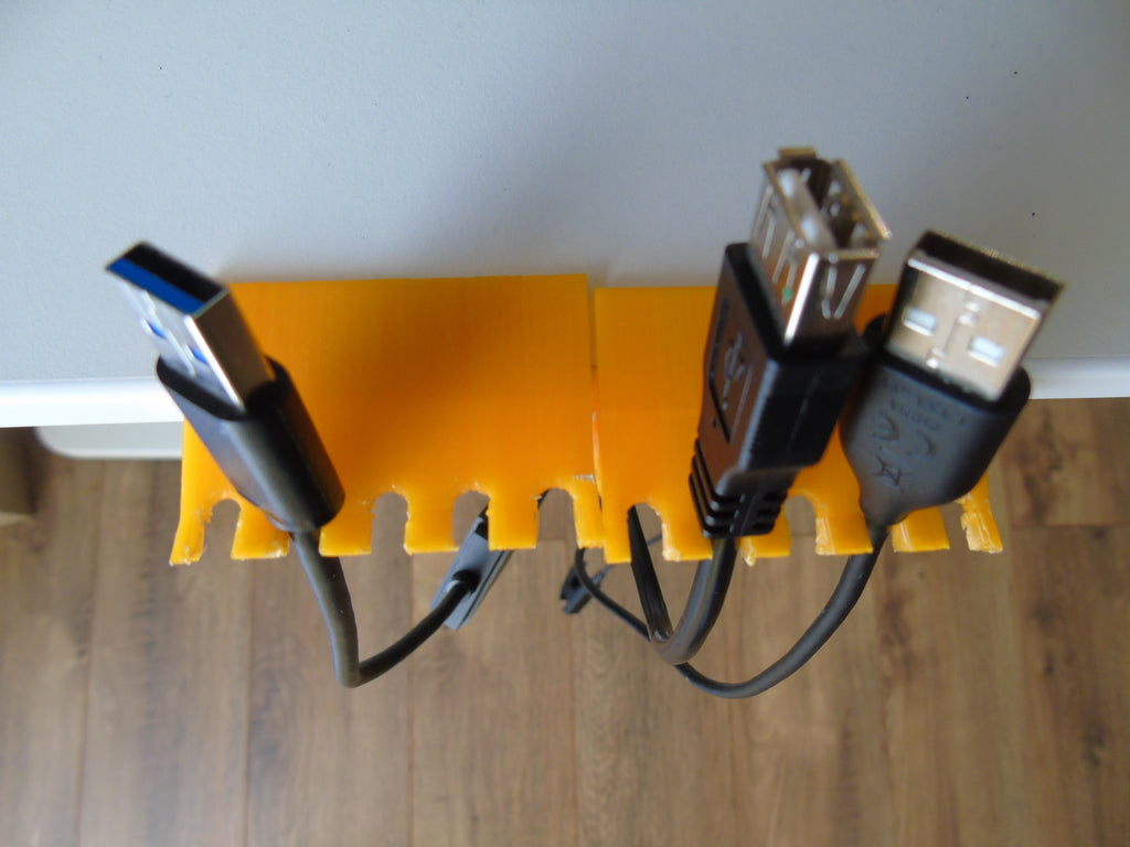 Soporte USB para mesa Bekant de Ikea