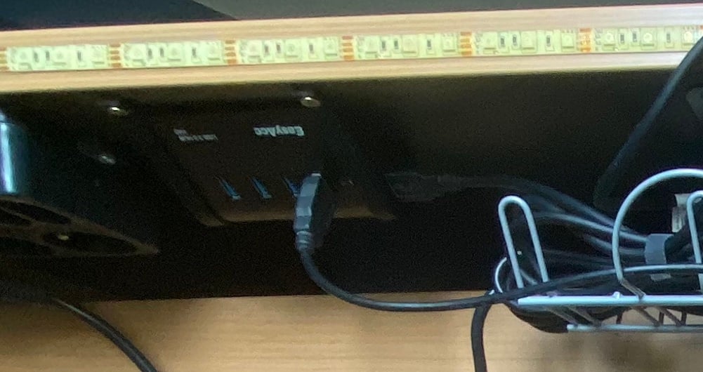 Montaje de concentrador USB EasyAcc para escritorio/pared