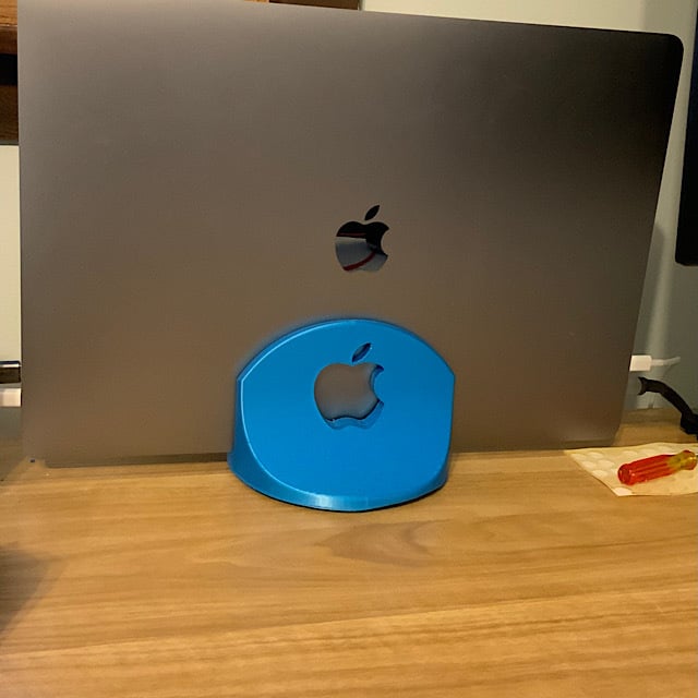 Base vertical para MacBook Pro 2019