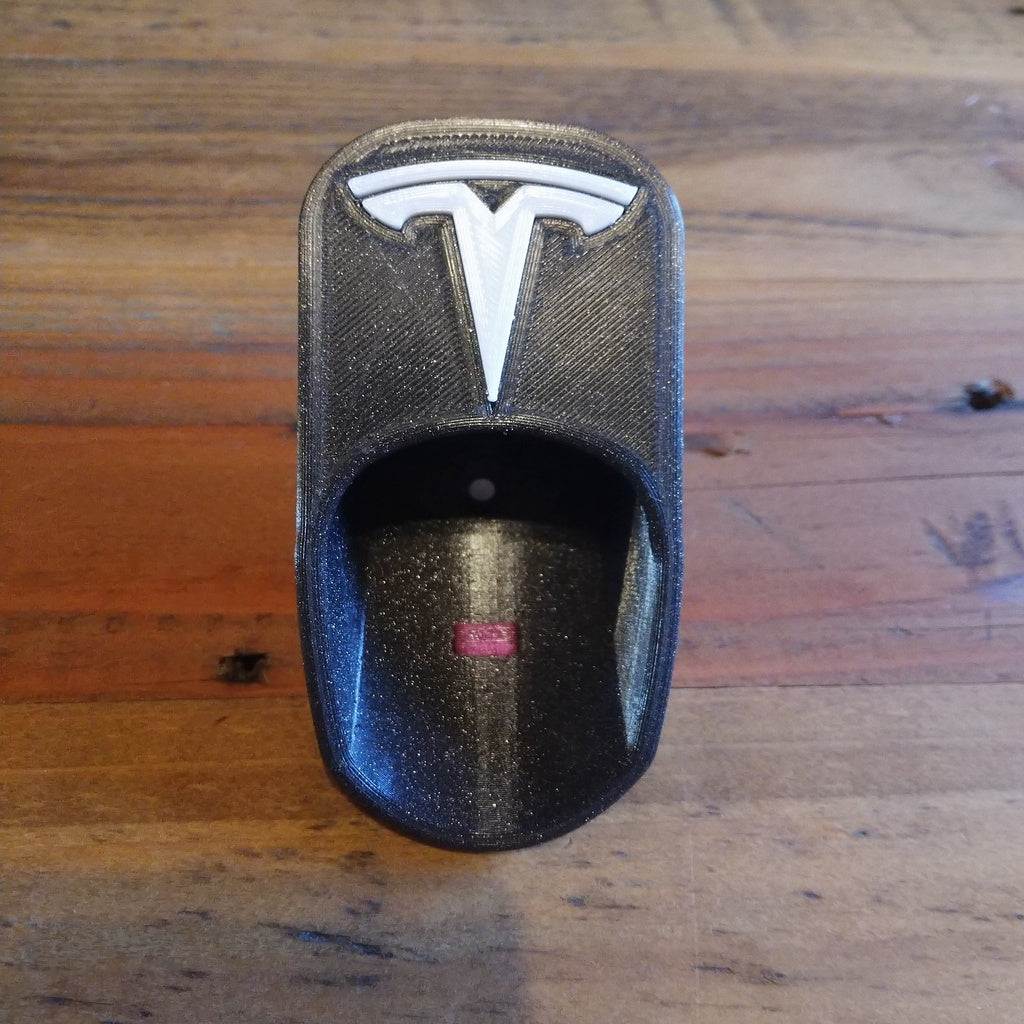 Organizador de cargador Tesla con logotipo y nudo separados