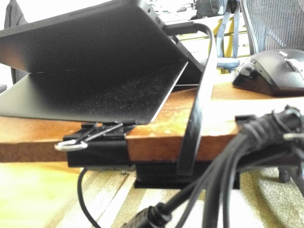 Soporte debajo del escritorio para el concentrador Cable Matters tipo C