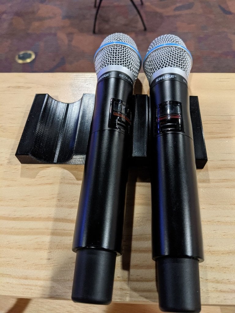 Soporte de micrófono inalámbrico para consola Church Sound con espacio para tres micrófonos
