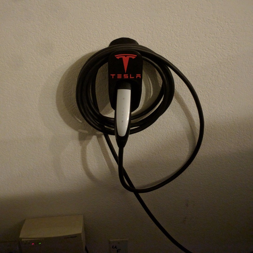 Versión más grande del organizador de cables Tesla Wall Connector