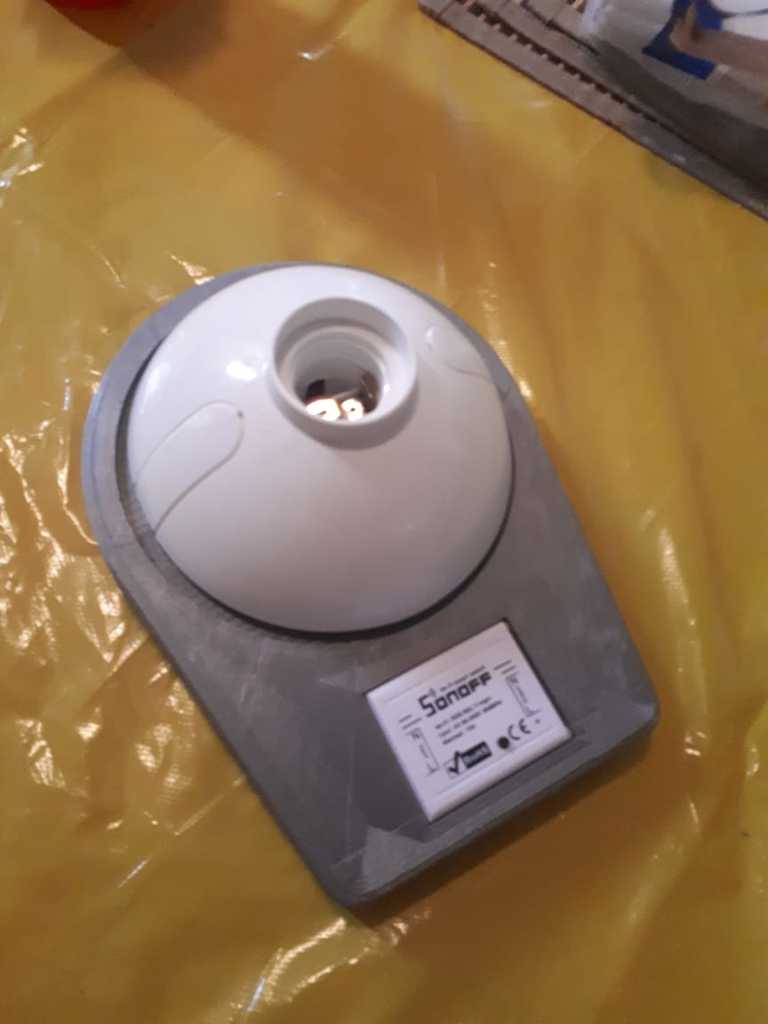 Interruptor de luz básico y accesorio de bombilla Sonoff
