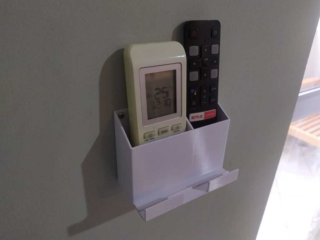 Soporte para control remoto montado en la pared con soporte para teléfono