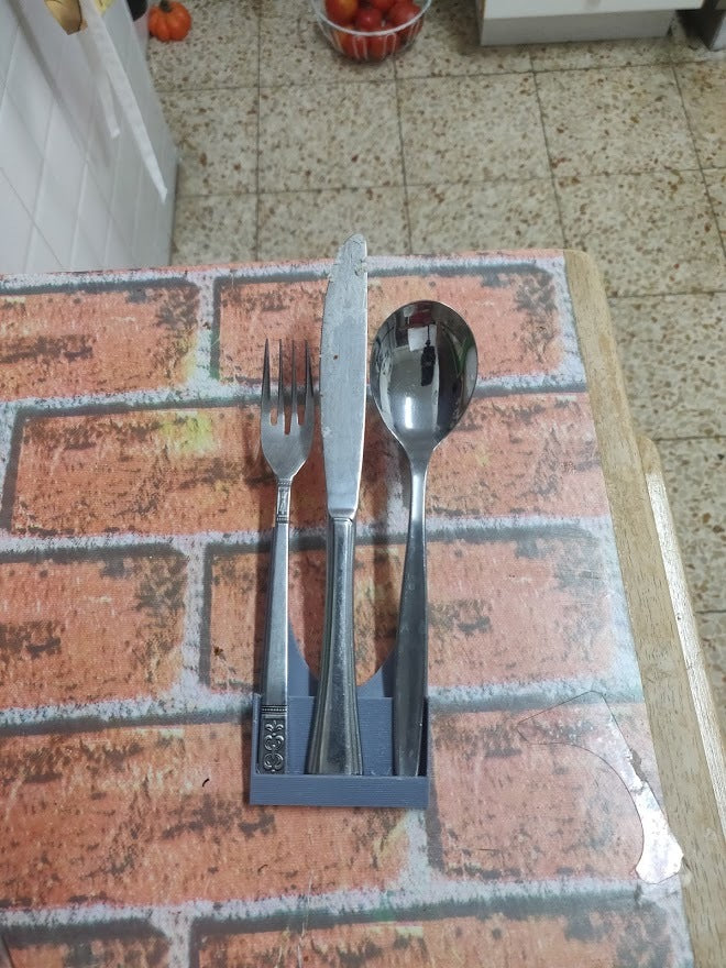 Cuchillo, cuchara y tenedor para la cocina.