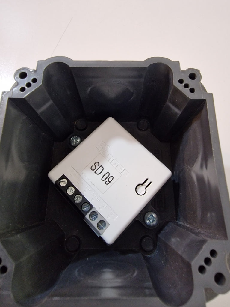 Adaptador Sonoff Mini R2 para enchufes suizos (HSB-WEIBEL)