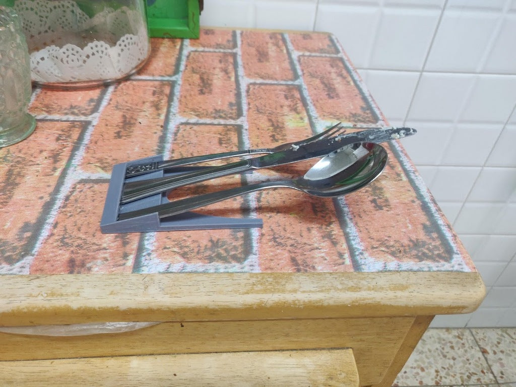 Cuchillo, cuchara y tenedor para la cocina.